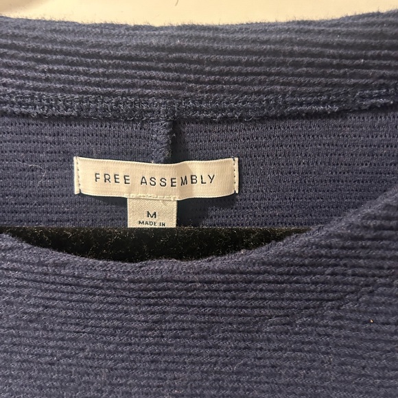 NWT Women’s Navy Free Assembly Ribbed Ottoman Top Size Medium - Picture 3 of 5
